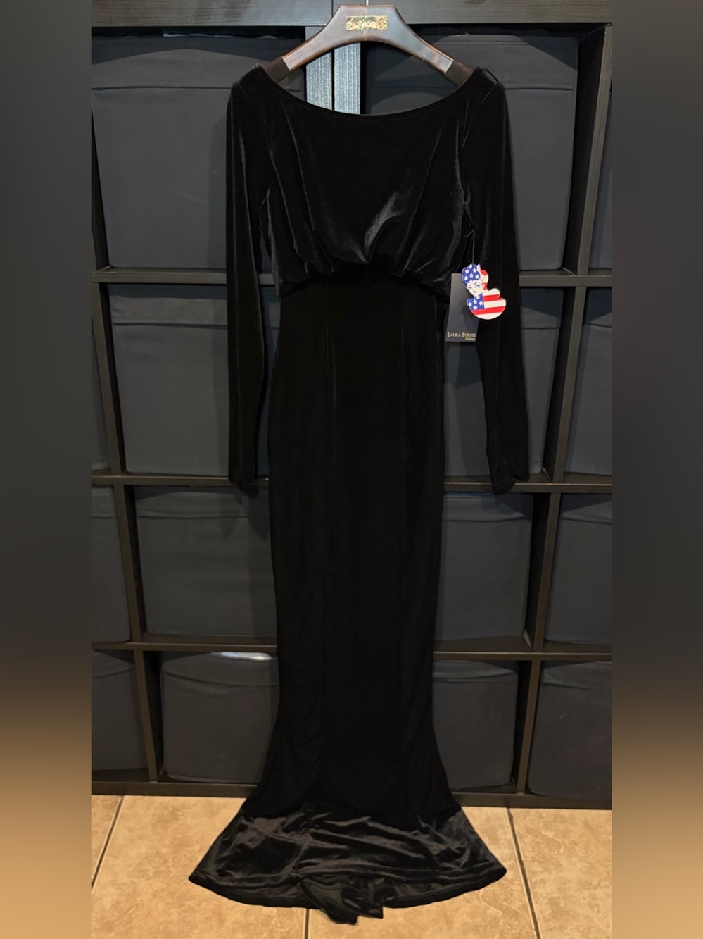 Pinup Couture Laura Byrnes PUG Beatrix Gown In Black Velvet Size S NWT - Picture 2 of 9